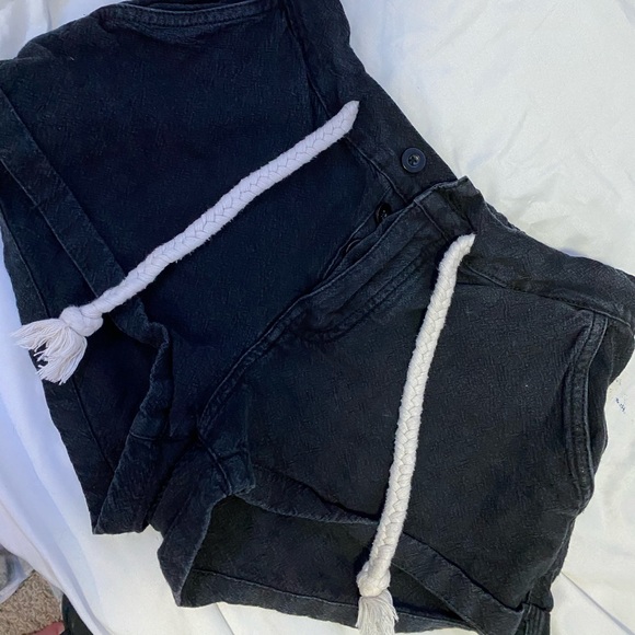 Garage shorts - Picture 2 of 3